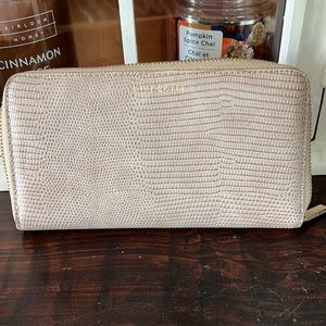 Beautiful 🌸 LOVE & LORE ZIP AROUND WALLET